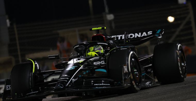 Hamilton geschokt door prestaties van Mercedes: 'Dat was mij niet verteld'