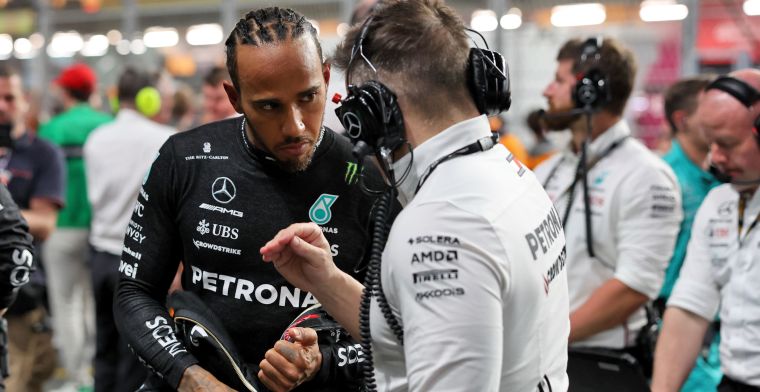 Opvallend moment bij Mercedes-sponsor: ‘Achtvoudig kampioen Hamilton’