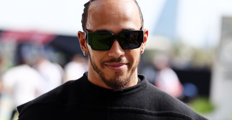 Hamilton ontkracht geruchten: 'Pas dan zou ik gaan twijfelen aan Mercedes'