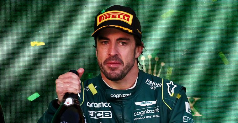 Alonso neemt het op voor Sainz: 'Straf stewards iets te zwaar'