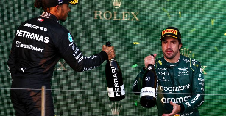 Alonso en Hamilton over duel: 'Zoals je van een kampioen mag verwachten'
