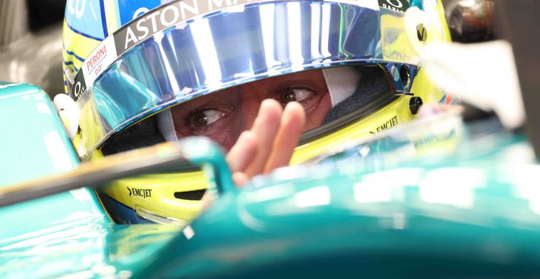Alonso trots op zijn fans: 'Onze Aston Martin-merchandise is erg populair'