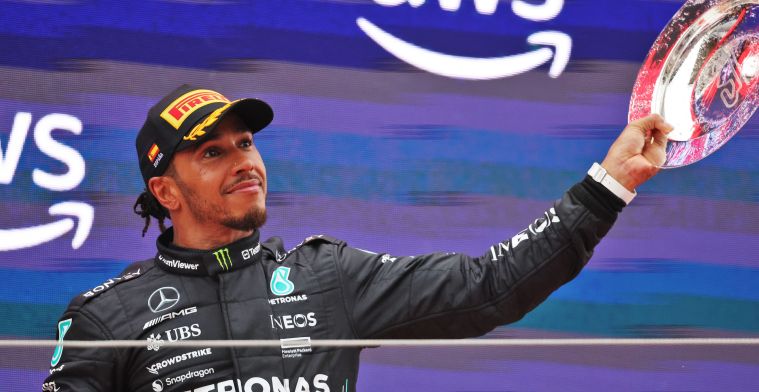 Hamilton ziet upgrades Mercedes werken: ‘Heel trots op het team’