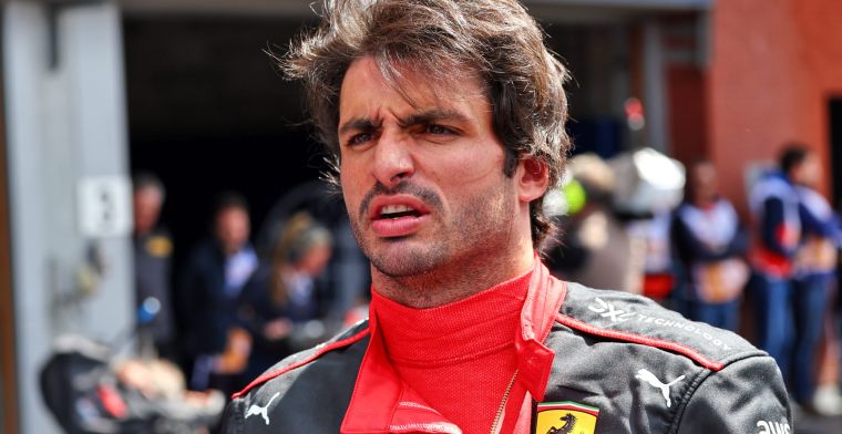 Sainz legt uit waarom hij door bleef rijden met kapotte Ferrari 