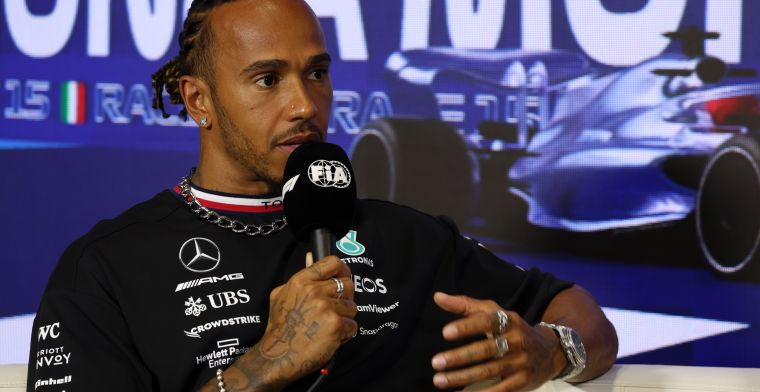 Hamilton blijft bij Mercedes: 'Nooit getwijfeld over stoppen'