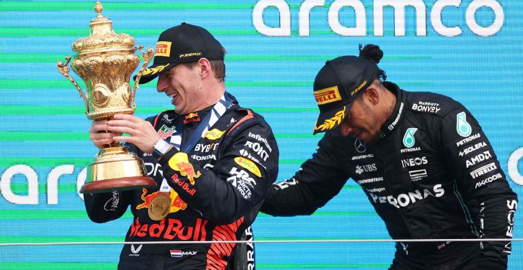 Hamilton prijst Verstappen: ‘Verricht buitengewoon werk bij Red Bull'