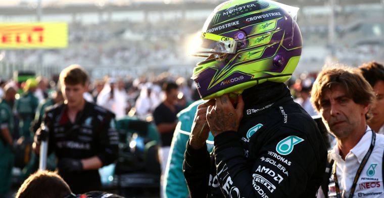 Mercedes reageert op speculaties over achtergelaten FIA-trofee Hamilton