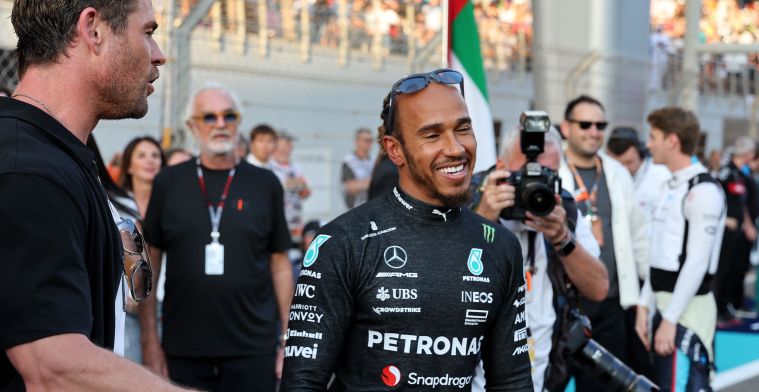 Opmerkelijke uitspraak van Hamilton: ‘Mercedes is hier zo blij mee’