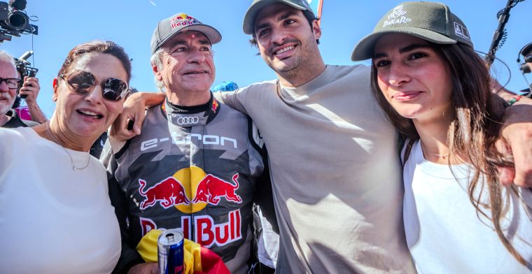Trotse Carlos Sainz feliciteert zijn vader met vierde Dakar-zege