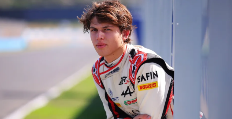 Hoopgevend debuut in Formule 3 voor Laurens van Hoepen 