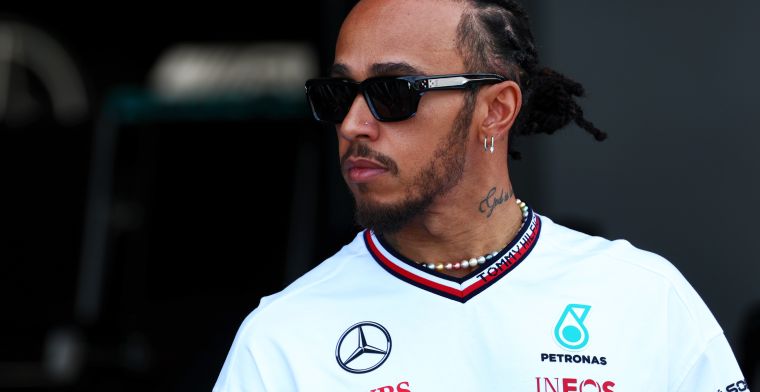 Hamilton blijft positief: 'Er zit echt performance in de Mercedes'