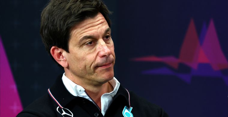 Optimistisch Mercedes heeft het gat met Red Bull Racing gehalveerd