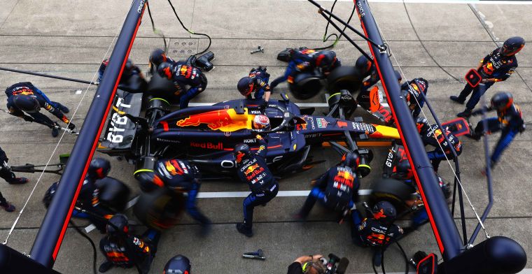 Red Bull Racing imponeert met dubbele pitstop voor Verstappen en Perez