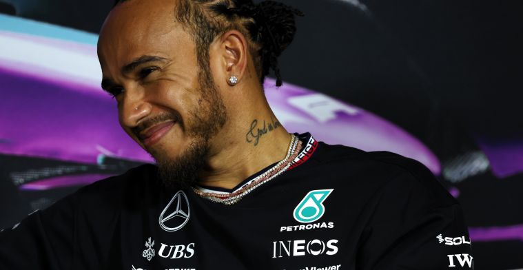 Hamilton met zijn hoofd al bij Ferrari? 'We praten regelmatig'
